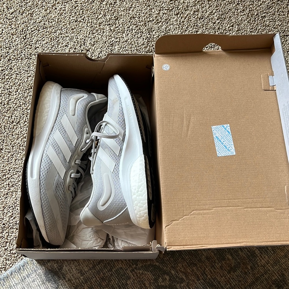 Supernova womens size 8 adidas shoe